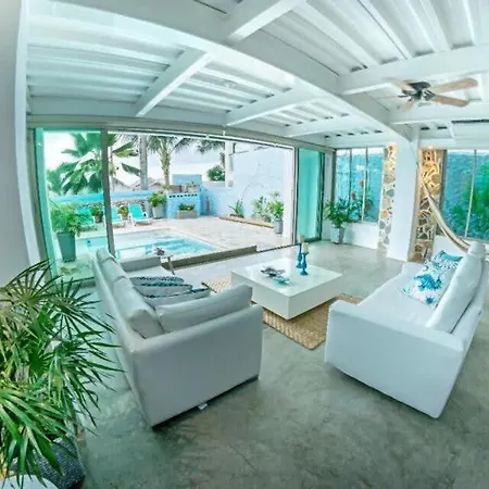 Cozy 4br With Exclusive Pool In Cartagena